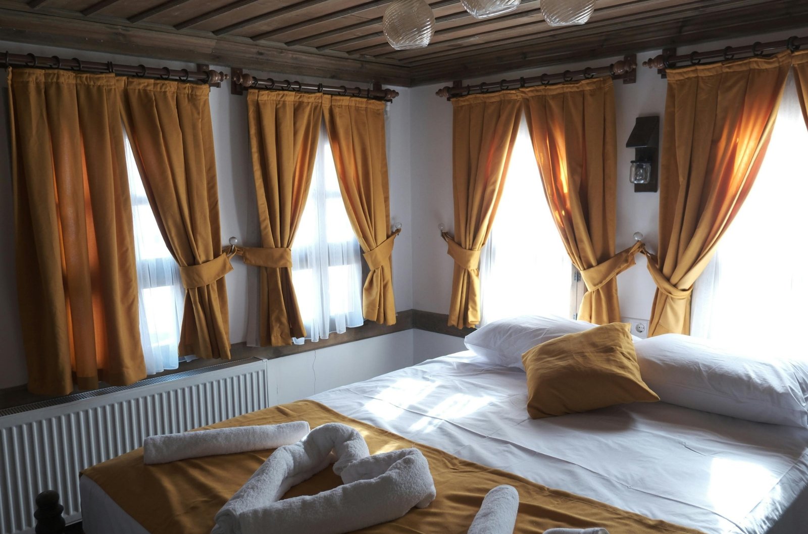 Curtain Decor